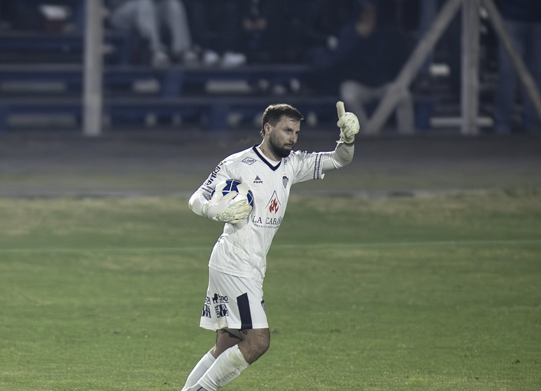 Antoni García culminó su ciclo en la Institución Atlética Río Negro